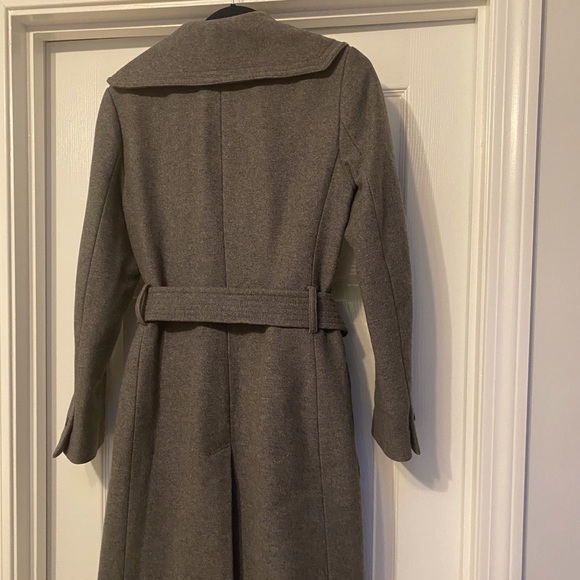 Banana Republic Grey Wool Winter Belted Coat EUC - Picture 2 of 8